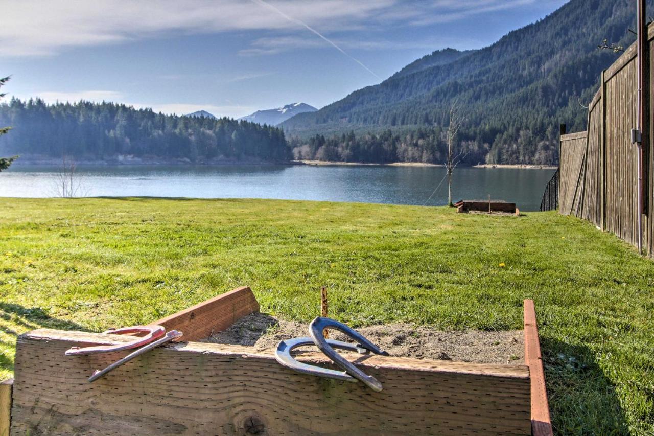 Lakefront Cabin With Stunning Mountain Views And Dock! Mineral Екстер'єр фото
