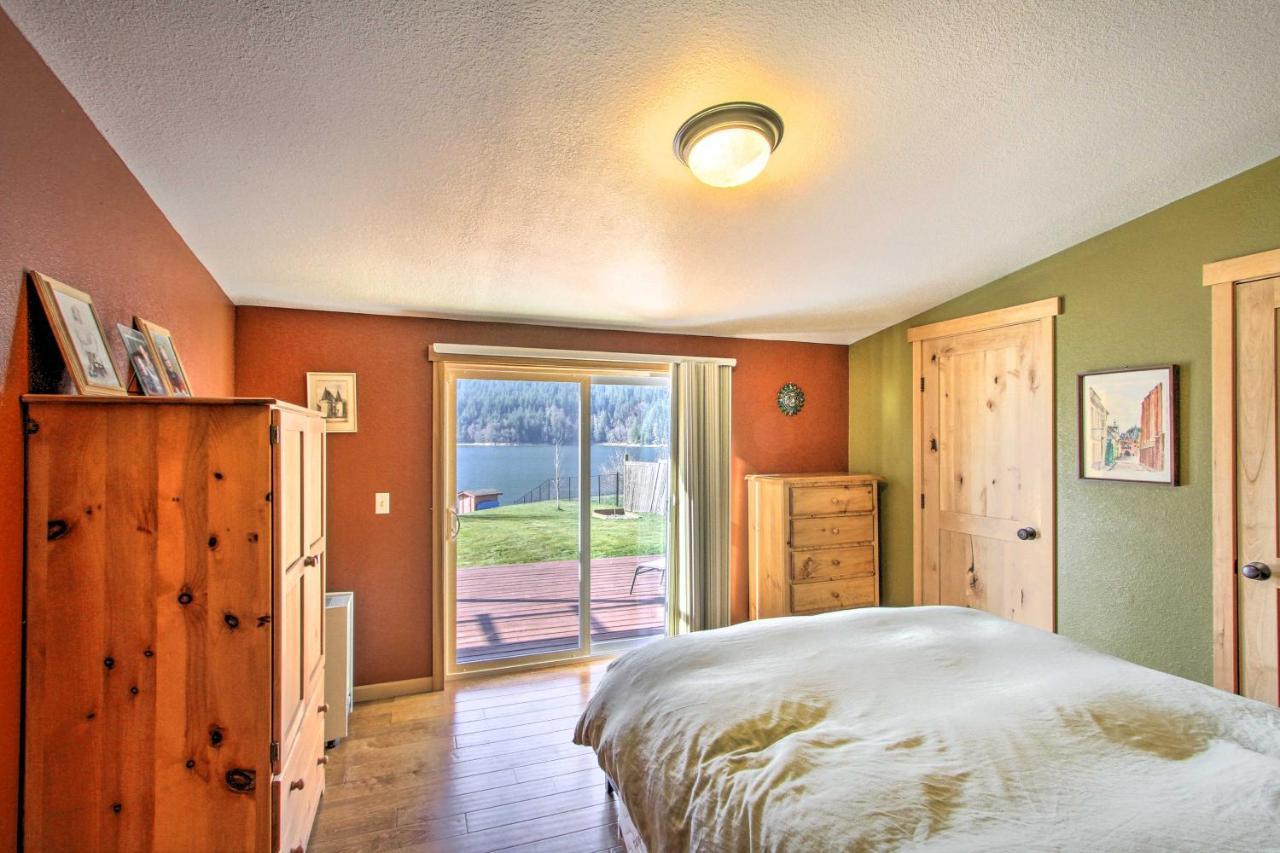 Lakefront Cabin With Stunning Mountain Views And Dock! Mineral Екстер'єр фото
